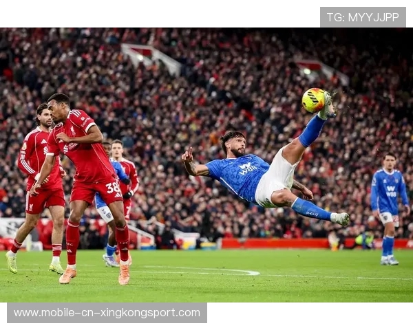 利物浦围攻桑德兰球门，迪亚斯抽射被门将托起